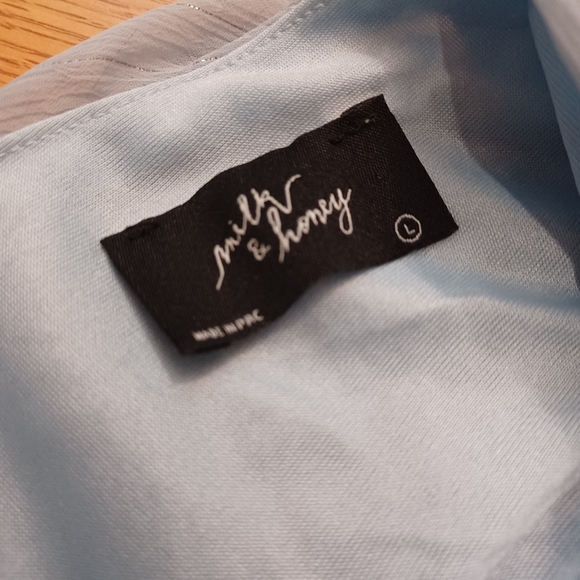 Beautiful sky blue top - Picture 5 of 5